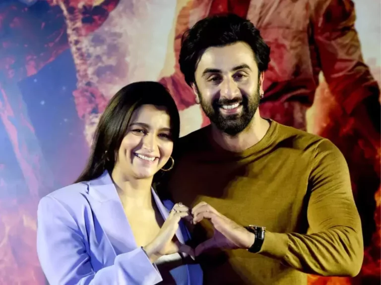Netizens Get Chance To See Ranbir Kapoor and Alia Bhatt Daughter For The First Time