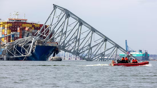 Image showing the Baltimore bridge collapse incident clearly that a ship hits the bridge causing it to collapse down.