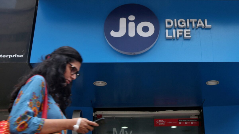 Jio’s ₹899 Prepaid Plan Is a Steal: 200GB Data, Free OTT & 98 Days Validity – Here’s Why It’s a Smart Buy Jio’s ₹899 Prepaid Plan Is a Steal: 200GB Data, Free OTT & 98 Days Validity – Here’s Why It’s a Smart Buy