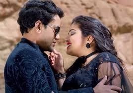 Nirahua Loses His Cool Over Amrapali Dubey in Viral Bhojpuri Song — Fans Can't Stop Watching!