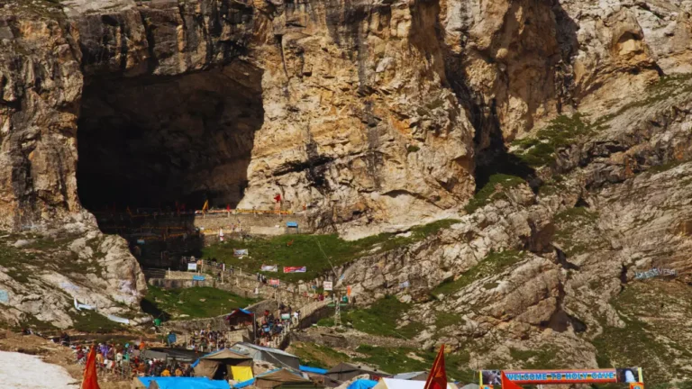 Amarnath Yatra 2025 Begins July 3: Huge Crowd at Jammu for Offline Registration
