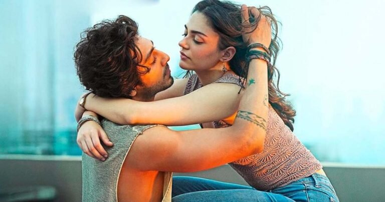 Saiyaara Box Office Tsunami: Ahaan Panday & Aneet Padda’s Love Story Becomes 9th Biggest Hit of 2025—Weekend Breakdown!