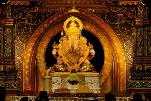 Ganesh Chaturthi 2025: Dates, Puja Timings, Rituals and Why You Should Avoid Moon Sighting