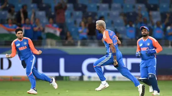 Hardik Pandya Strikes First Ball, Bumrah Follows Up: Pakistan Off to Horror Start vs India in Asia Cup 2025