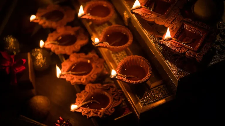 Diwali 2025: How Many Diyas to Light on Dhanteras, Choti Diwali & Badi Diwali for Prosperity and Positivity