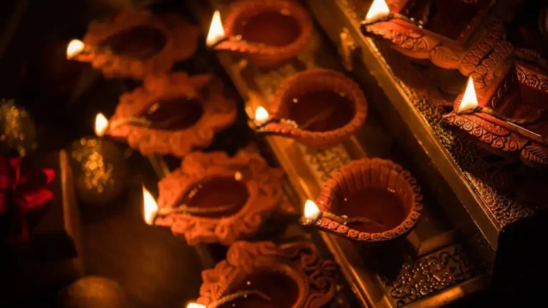 Diwali 2025 Date Confusion Cleared: Celebrate Deepawali on October 20, Not 21!